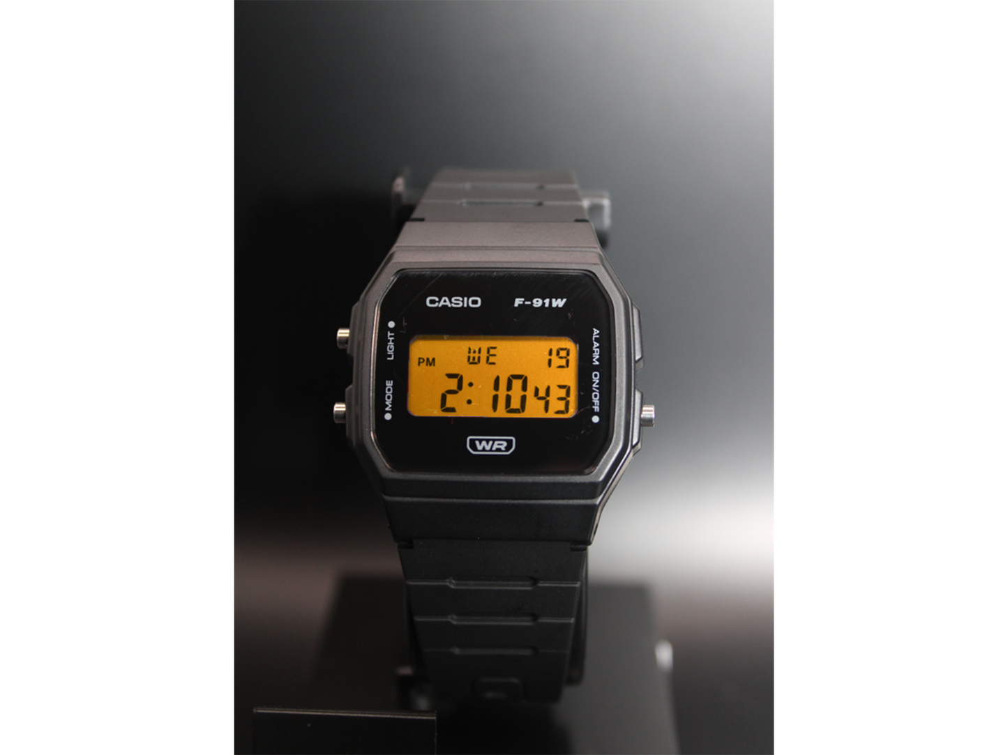 8 Colors - Casio F91-W Minimalist Mod